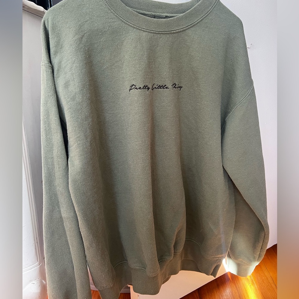 Pretty little thing crewneck